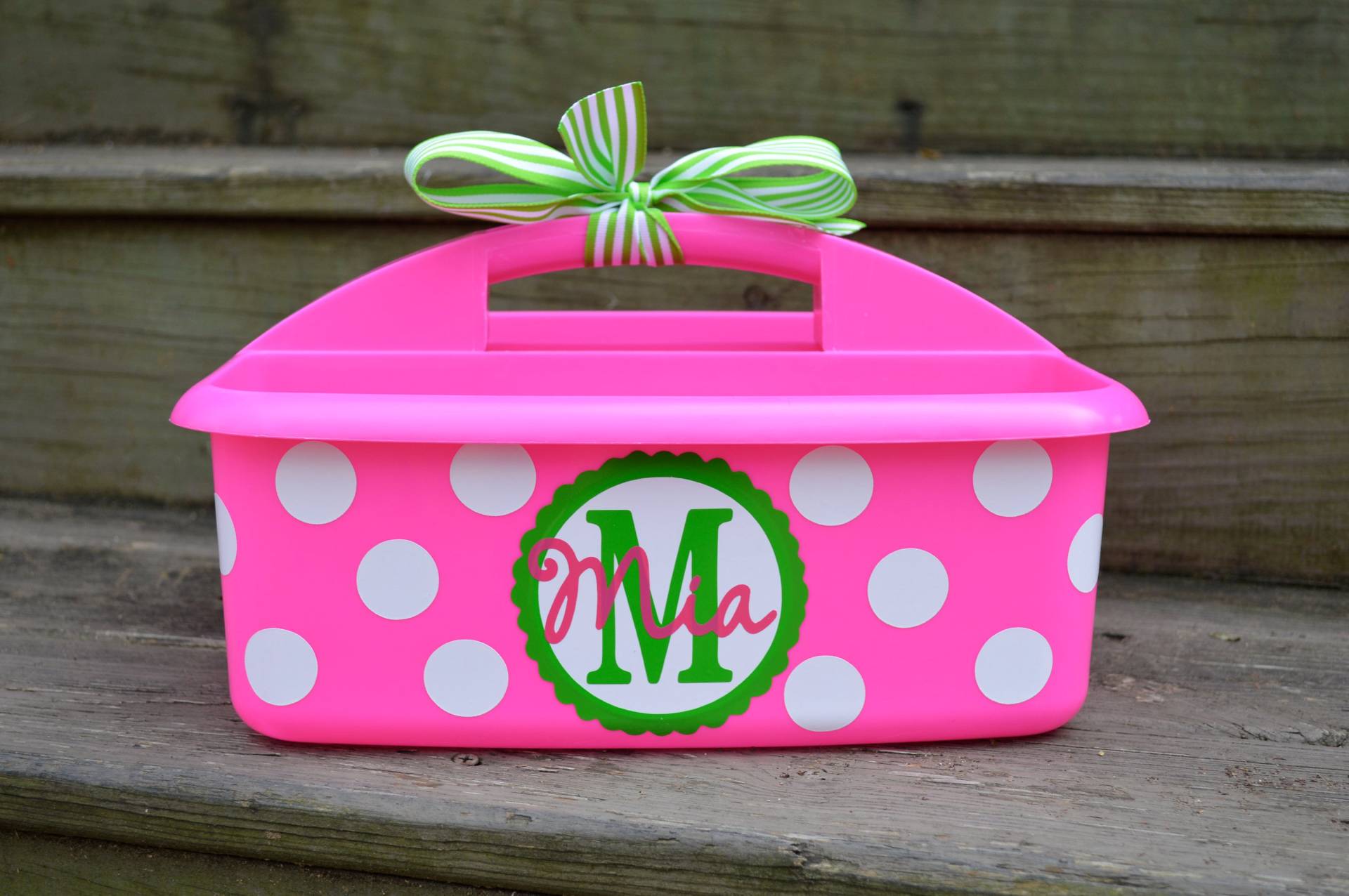 Personalisierte Hot Pink Duschablage Mit Polka Dots Name/Initiale; Perfektes Abschlussgeschenk; Auch Großes Geschenk Für Das Klassenzimmer Eines von shopeverygift