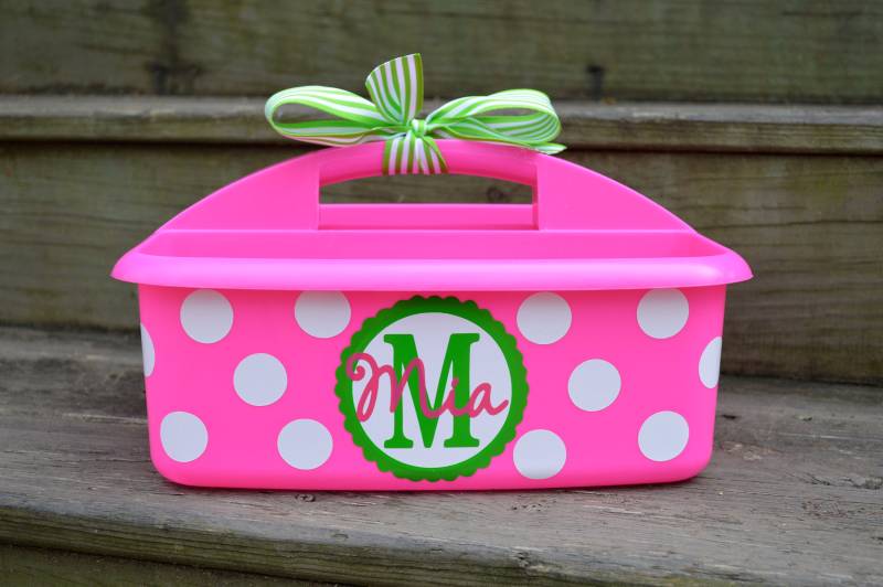 Personalisierte Hot Pink Duschablage Mit Polka Dots Name/Initiale; Perfektes Abschlussgeschenk; Auch Großes Geschenk Für Das Klassenzimmer Eines Personalisierte Hot Pink Duschablage Mit Polka Dots Name/Initiale; Perfektes Abschlussgeschenk; Auch Großes Geschenk Für Das Klassenzimmer Eines von shopeverygift