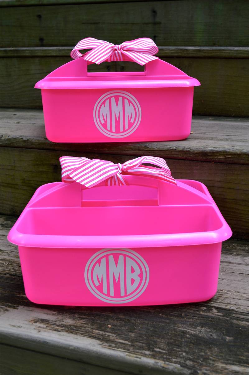 Personalisierte Pink Shower Caddy Mit Doppeltem Kreis Und Monogramm; Perfekte Abschluss-Geschenke/Lehrer-Klassenzimmer/Organisator Personalisierte Pink Shower Caddy Mit Doppeltem Kreis Und Monogramm; Perfekte Abschluss-Geschenke/Lehrer-Klassenzimmer/Organisator von shopeverygift