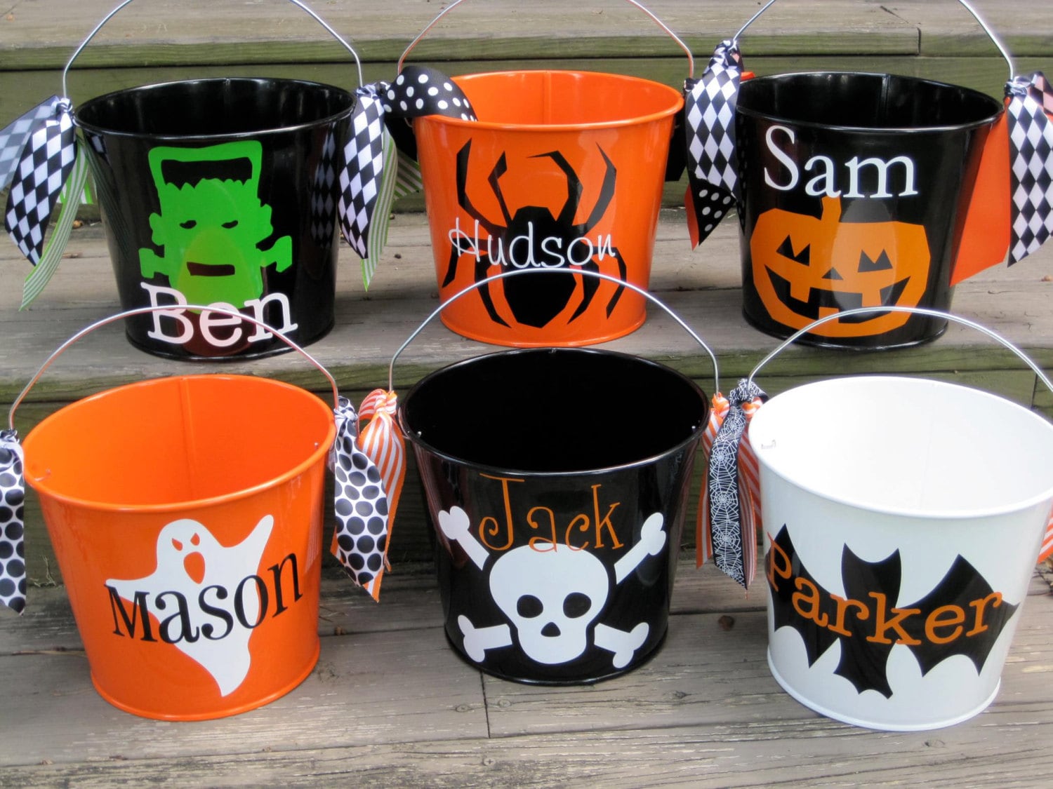 Personalisierter 5Qt Halloween Süßes Oder Saures Eimer Mit Griffen/Weiß Schwarzer Fledermaus Und Namen Design Viele Designs Zur Auswahl von shopeverygift