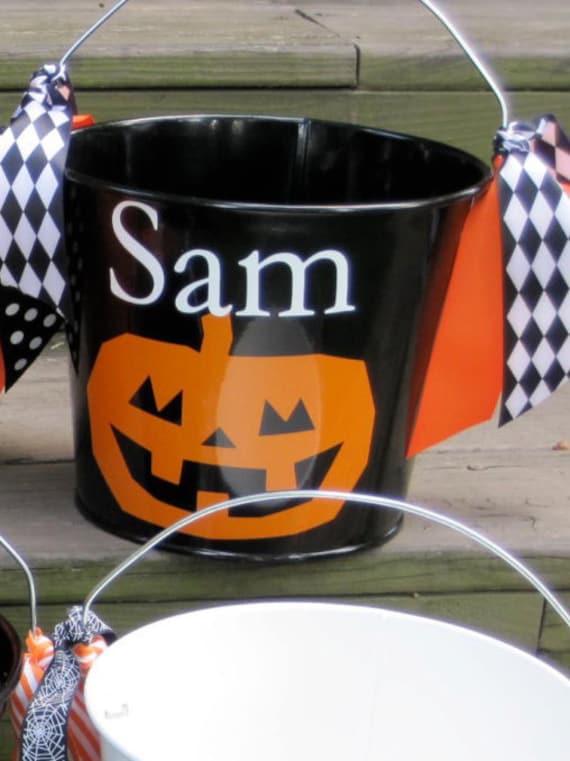 Personalisierter Halloween Süßes Oder Saures Eimer Mit Griffen/Schwarzer Kürbislaterne Namen Design Viele Designs Zur Auswahl von shopeverygift