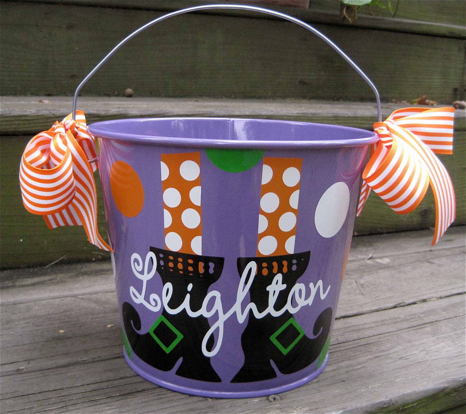 Personalisierter Lila 5Qt Halloween Süßes Oder Saures Eimer Mit Griffen/Hexenfüßen Namensdesign Vielen Designs Zur Auswahl von shopeverygift