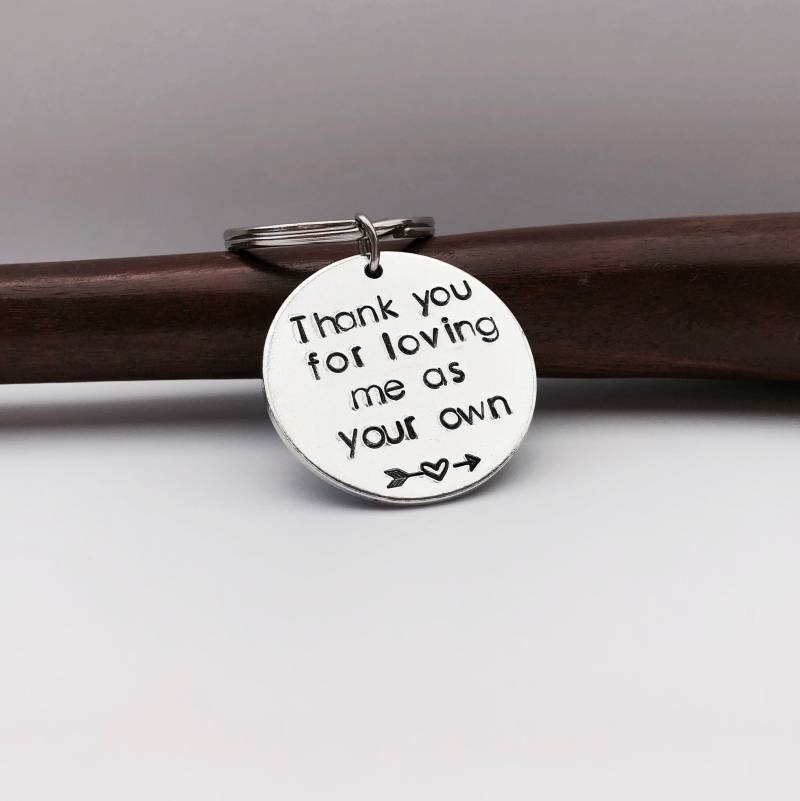 Handgestempelter Stiefvater Schlüsselanhänger "Danke, Dass Du Mich Als Deine Eigene Liebst" von shopgiselledesigns