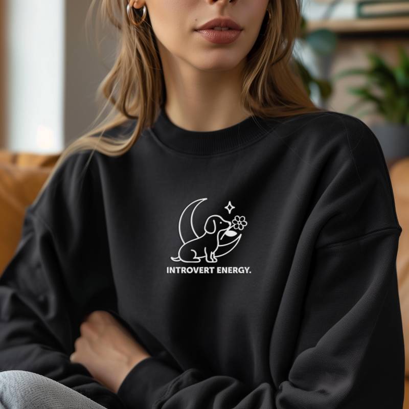 Embroidered Sweater, Confident Introvert, Introvert Energy, Dog & Moon Graphic, Casual Loungewear, Gift For Introverts von shopintroverse