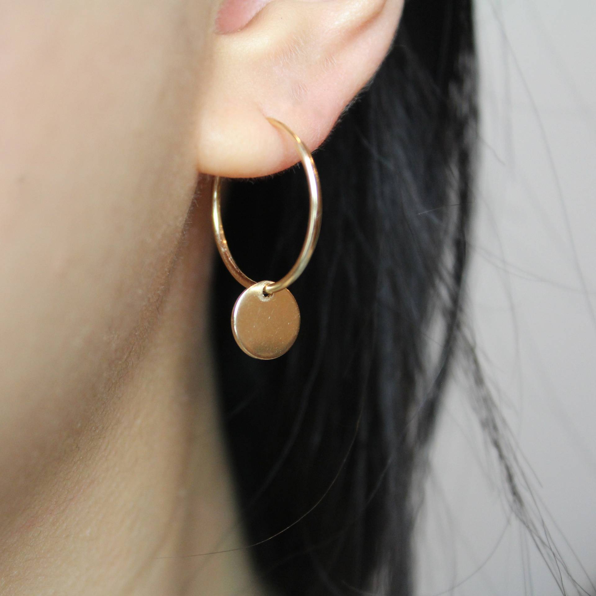 Gold Münzen Hoop Ohrringe - Filled Creolen Geschenk Für Sie Charm Disc Gold Münzen Hoop Ohrringe - Filled Creolen Geschenk Für Sie Charm Disc von shopluminjewelry