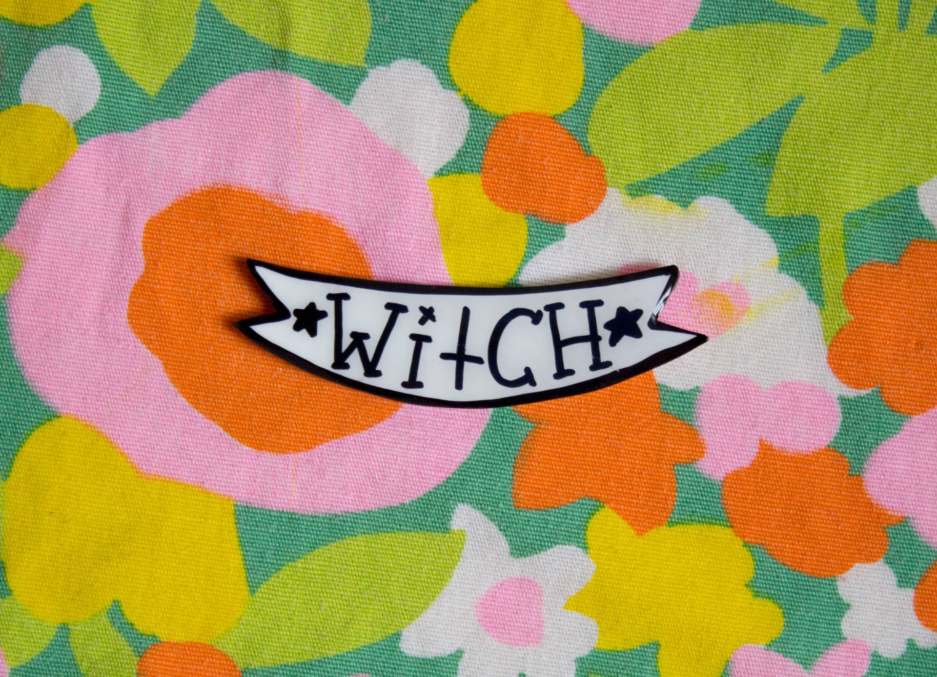 Hexenbanner Brosche/Pin Mit Harzüberzug von shopmidgeblitz