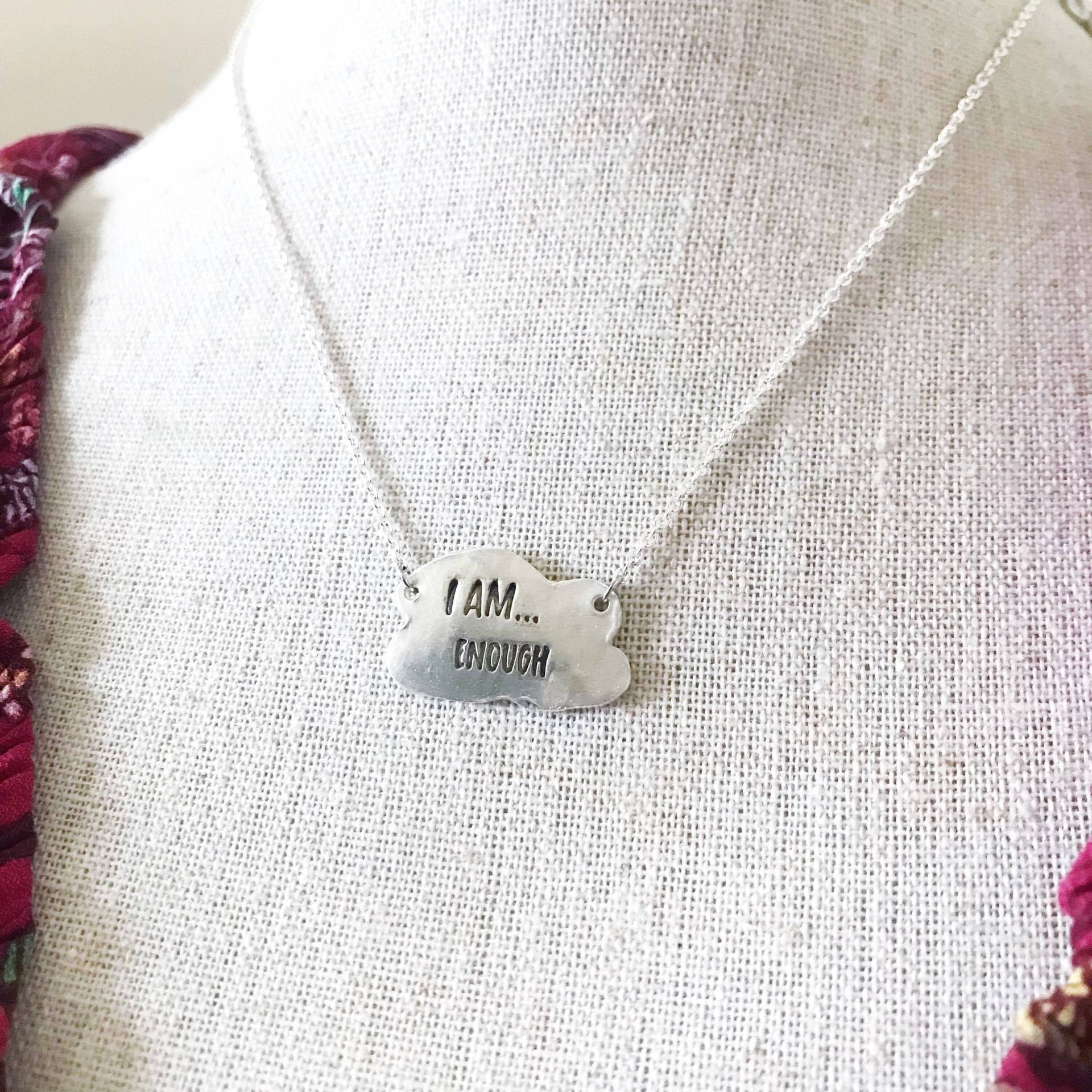 Ich Bin Genug Halskette, Silber Wort Anhänger, Inspirierender Mantra Schmuck, Geschenk Für Sie, Frauen Empowerment, Absichtlicher Schmuck Ich Bin Genug Halskette, Silber Wort Anhänger, Inspirierender Mantra Schmuck, Geschenk Für Sie, Frauen Empowerment, Absichtlicher Schmuck von shopmirrormirror