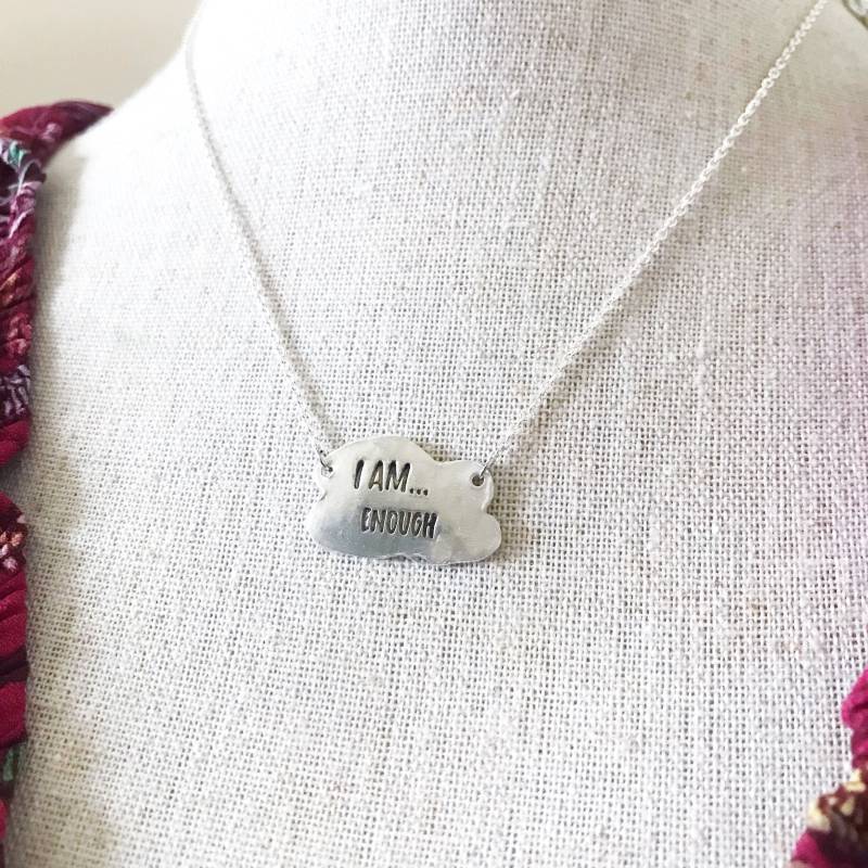 Ich Bin Genug Halskette, Silber Wort Anhänger, Inspirierender Mantra Schmuck, Geschenk Für Sie, Frauen Empowerment, Absichtlicher Schmuck von shopmirrormirror