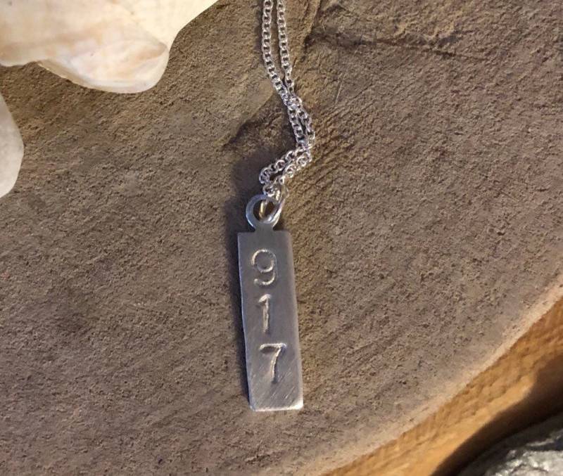 Zierliche Silber Bar Area Code Halskette von shopnikkicummings