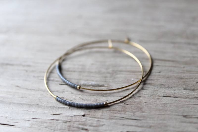 Graue Samen Perlen Creolen, Große Vergoldete Ohrringe, Gold Auch in Silber Erhältlich von shoprhubarb