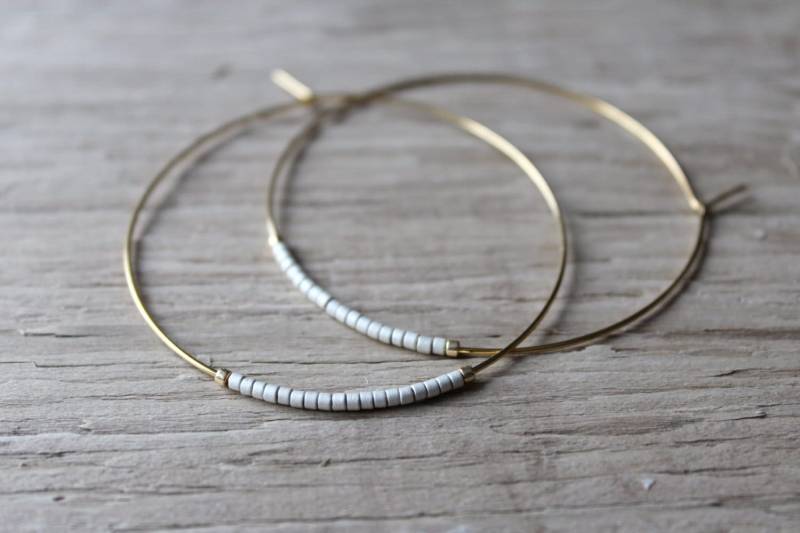 Silberne Rocailles Perlen Creolen, Große Vergoldete Ohrringe, Gold Creolen von shoprhubarb