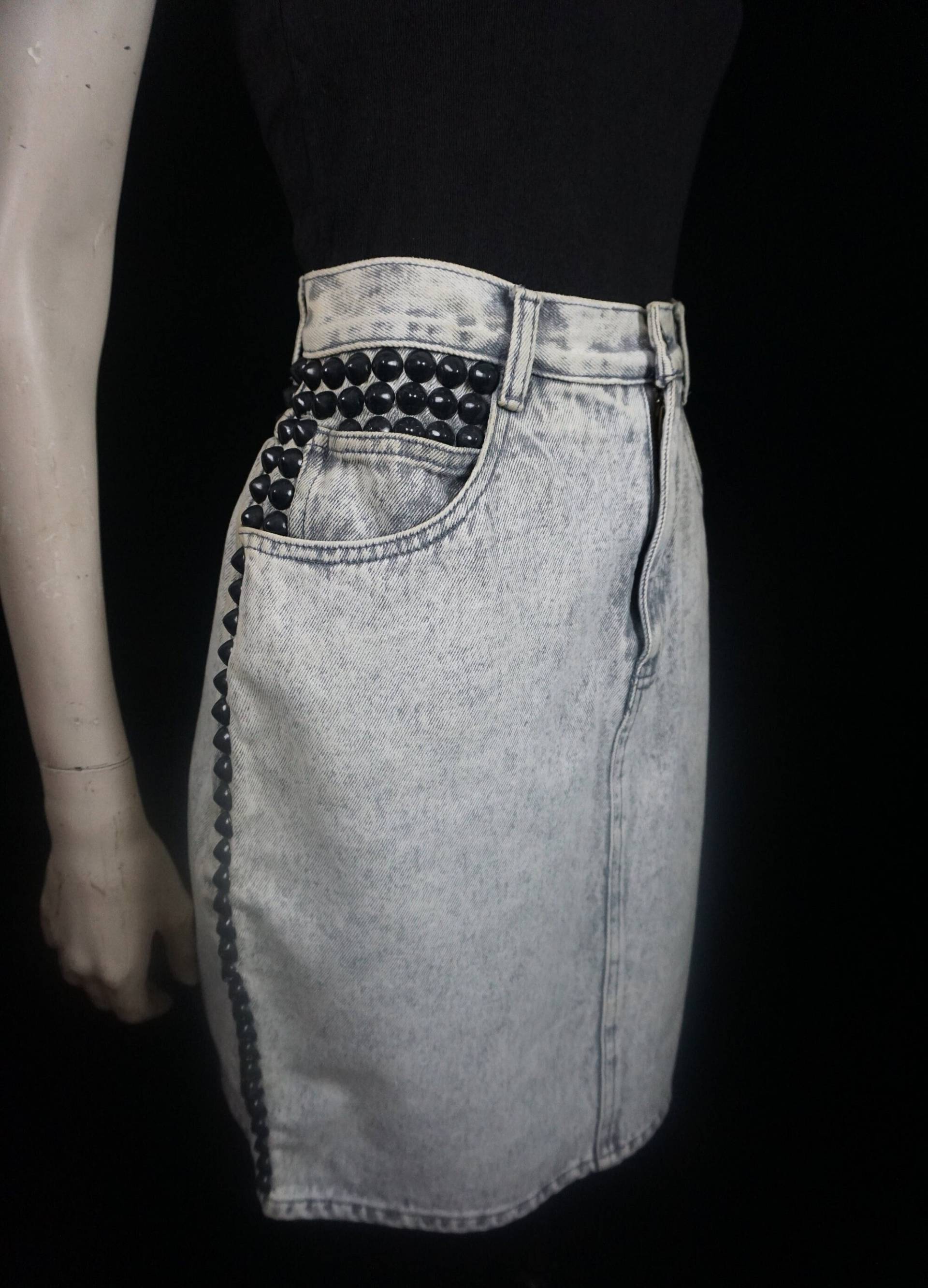 Vintage Custom Nietenrock Aus Den 80Er Jahren Acid Wash Vintage Custom Nietenrock Aus Den 80Er Jahren Acid Wash von shopsacredandprofane