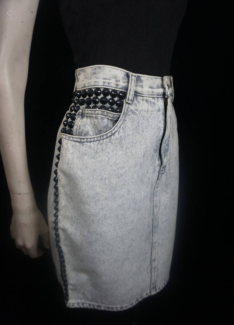 Vintage Custom Nietenrock Aus Den 80Er Jahren Acid Wash Vintage Custom Nietenrock Aus Den 80Er Jahren Acid Wash von shopsacredandprofane