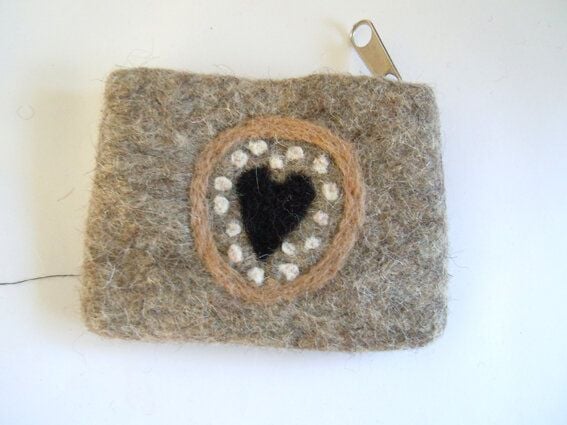 short'n'pietz handgefilztes Portemonnaie  mit Reißverschluss aus reiner Schafswolle von short'n'pietz