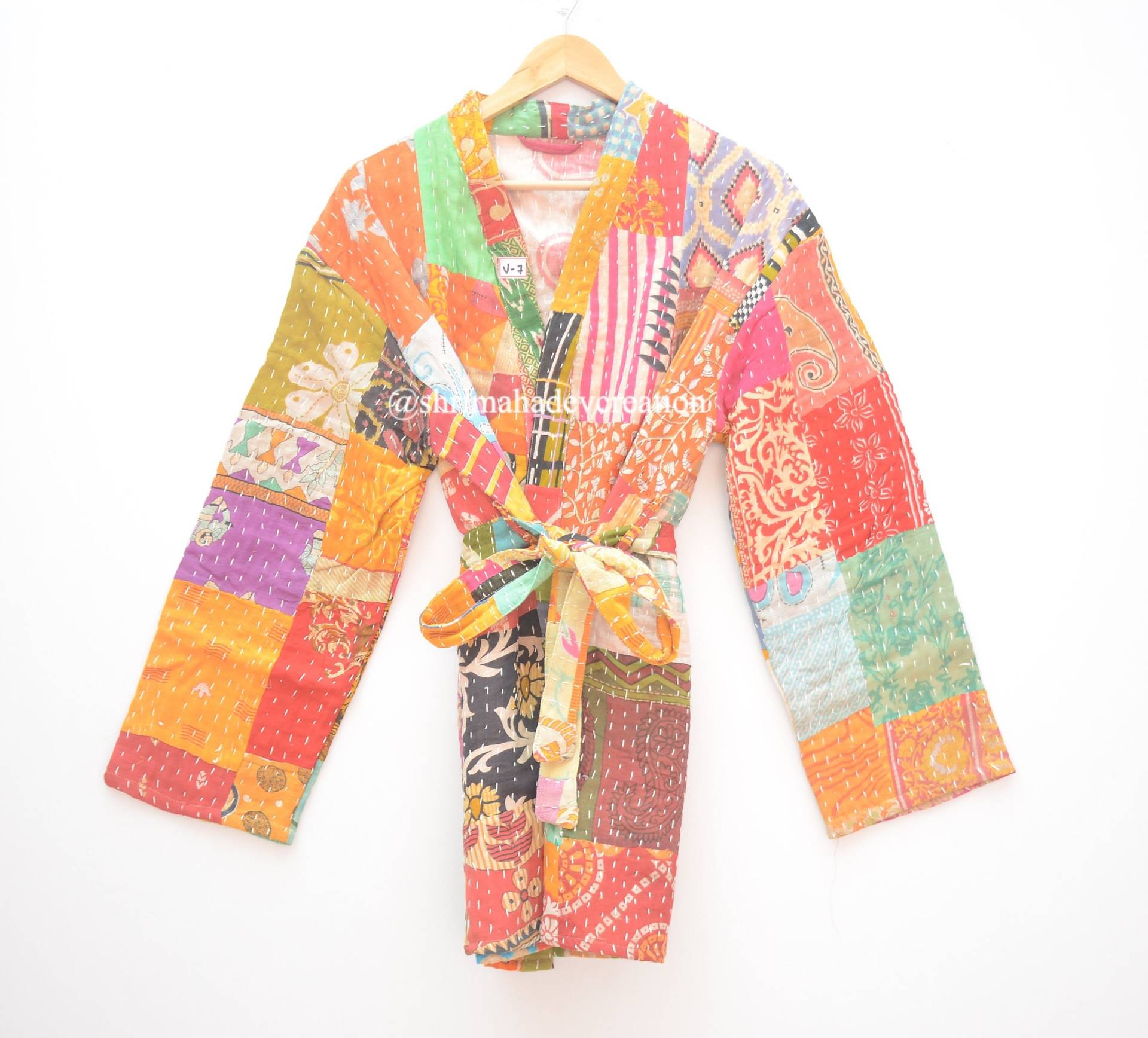 Handgefertigte Vintage Kantha Damen Jacke, Hand Gesteppte Robe, Winterjacke, Frauen Nachtjacke von shrimahadevcreation