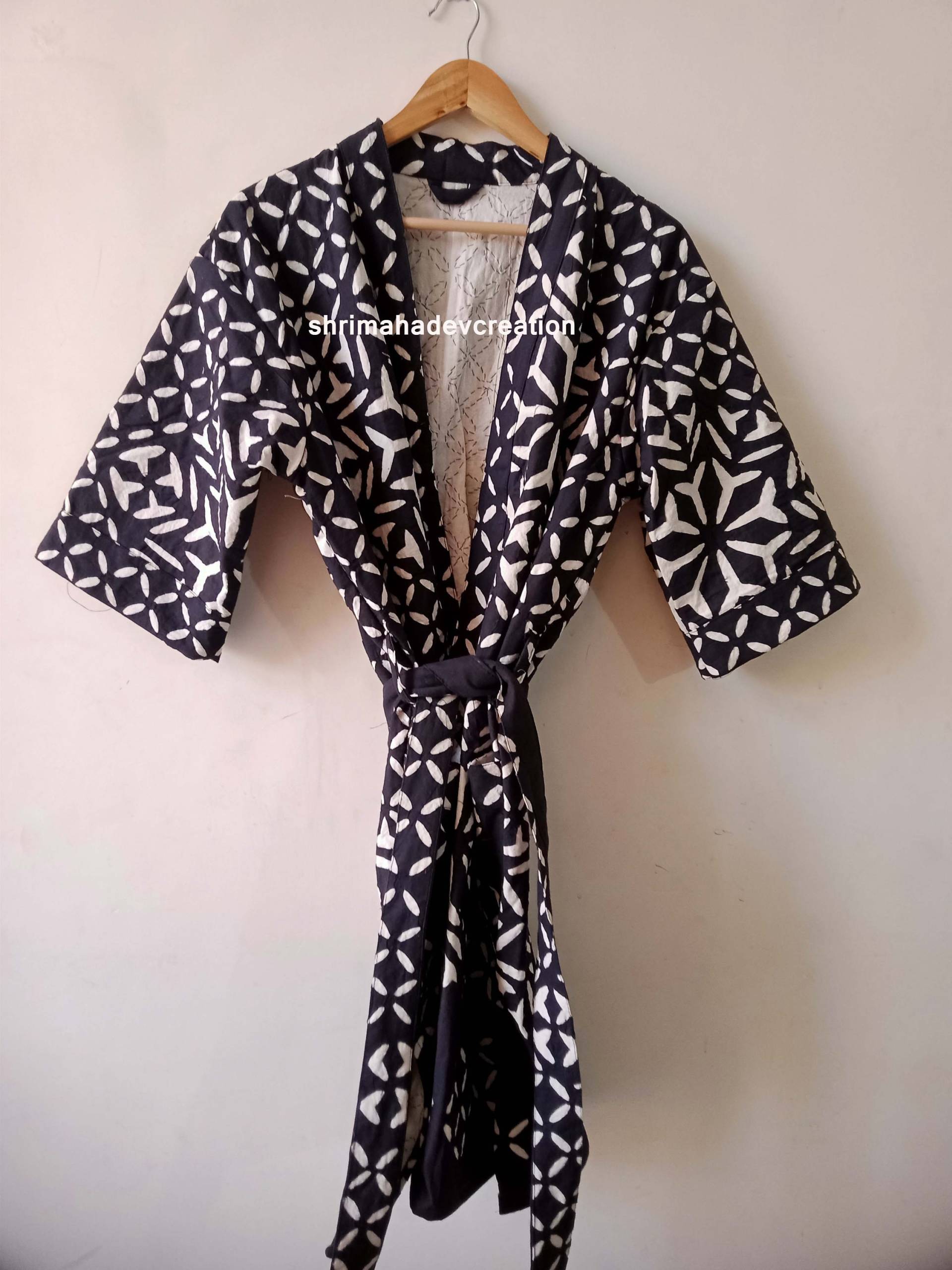 Handgemachte Baumwolle Frauen Schnitt Arbeit Gedruckt Nachtwäsche Bademantel Kleid Kantha Quilted Kimono, Strand Winter Tragen Mantel von shrimahadevcreation