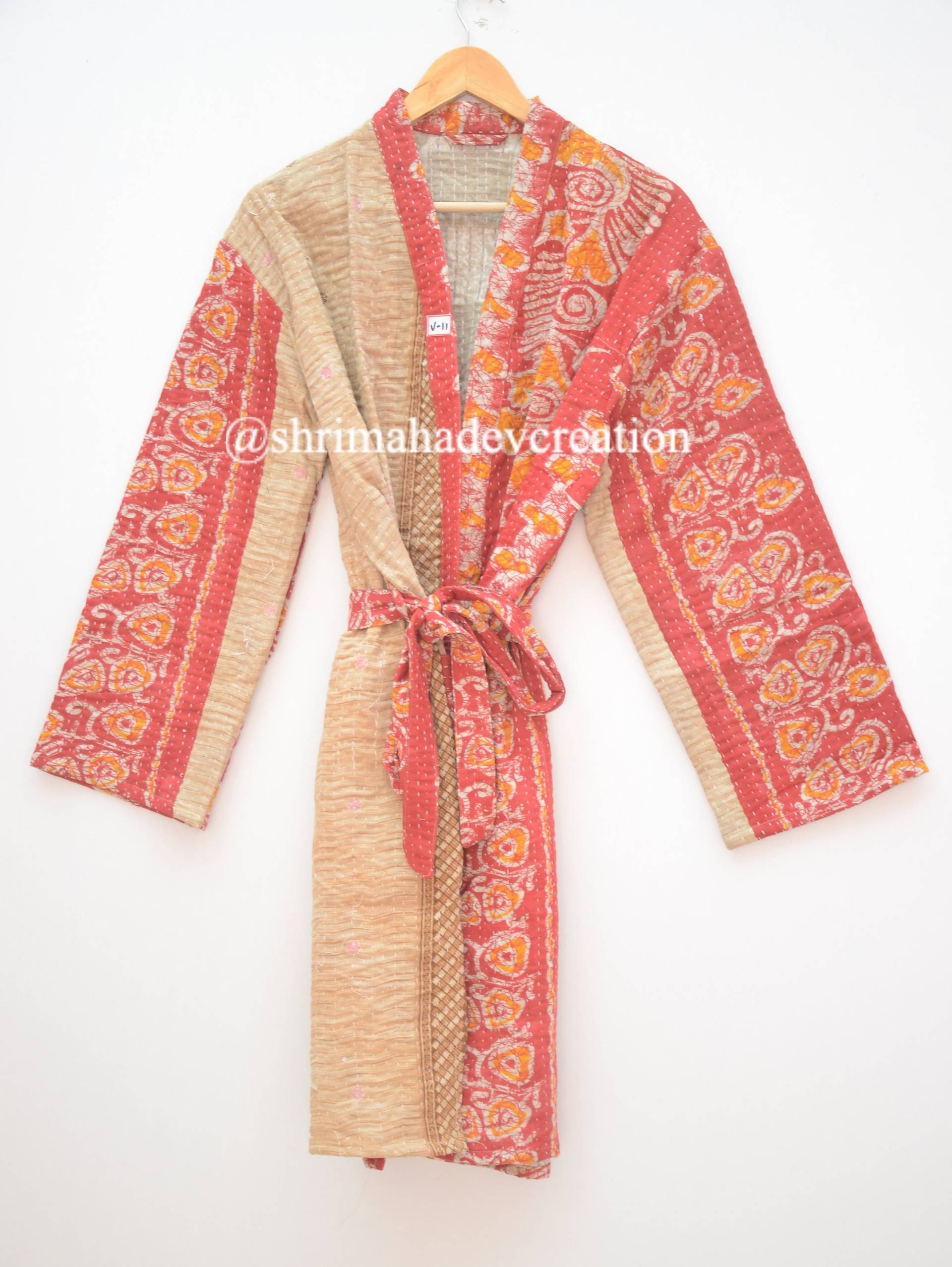 Handgemachte Baumwolle Vintage Patchwork Bedruckt Frauen Tragen Kantha Kimono Jacke Tunika Nachtmode Bademantel Kleid von shrimahadevcreation