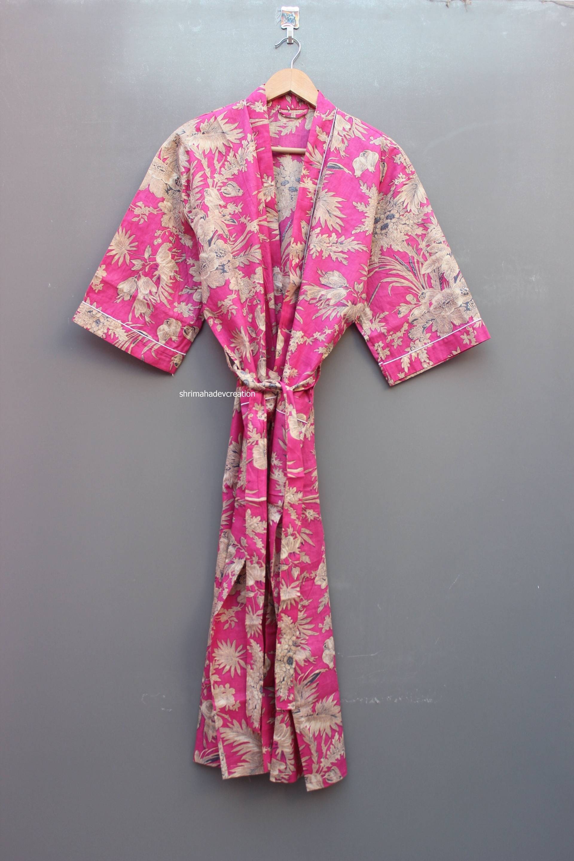 Pink Floral Lange Baumwolle Robe, Bademantel, Frau Morgenmantel, Brautjungfer Kleid, Free Size Kimono, Strand Cover Up von shrimahadevcreation