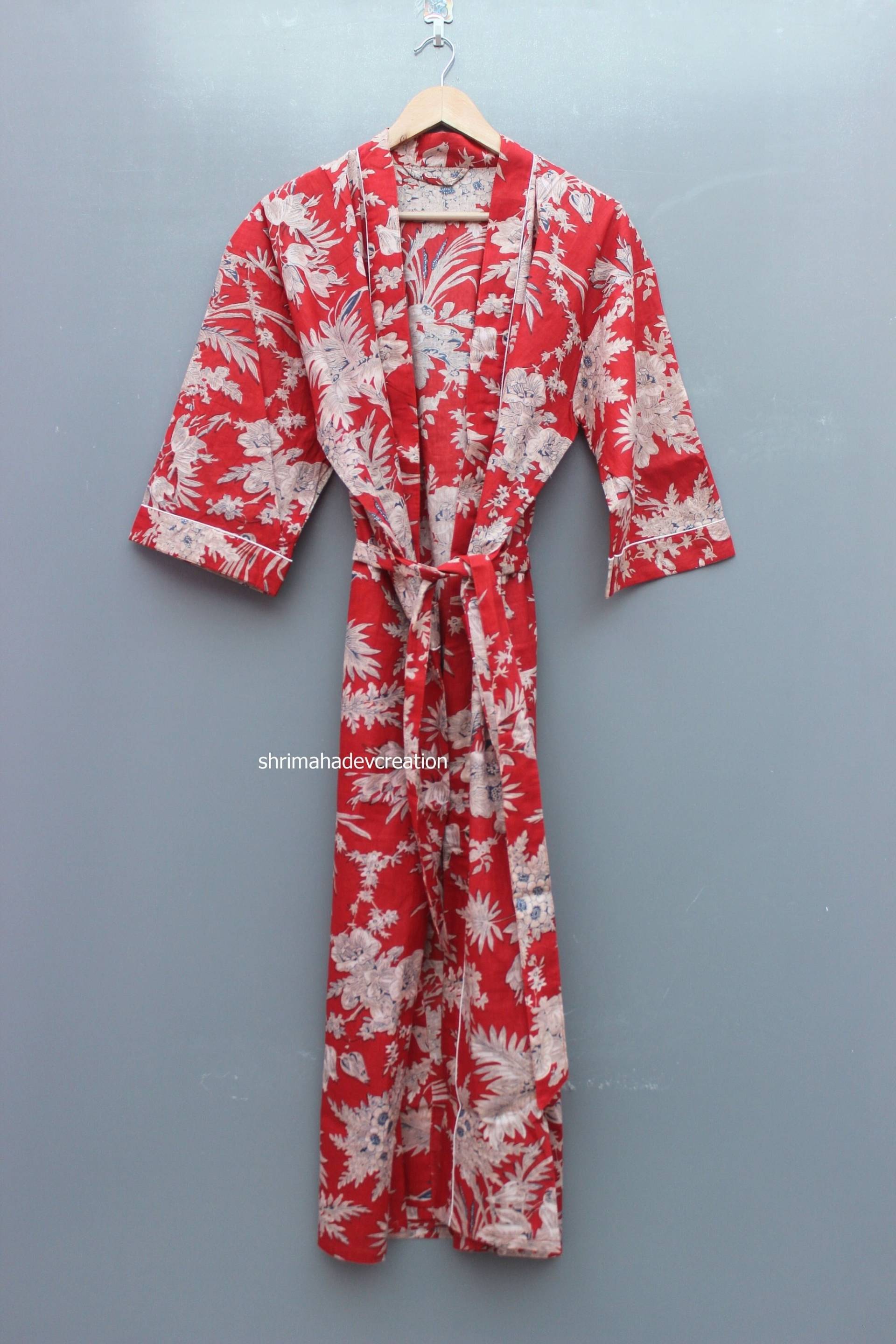 Rote Blumen Lange Baumwoll Robe, Bademantel, Frau Hausmantel, Brautjungfer Kleid, Freie Größe Kimono, Strand Cover Up von shrimahadevcreation