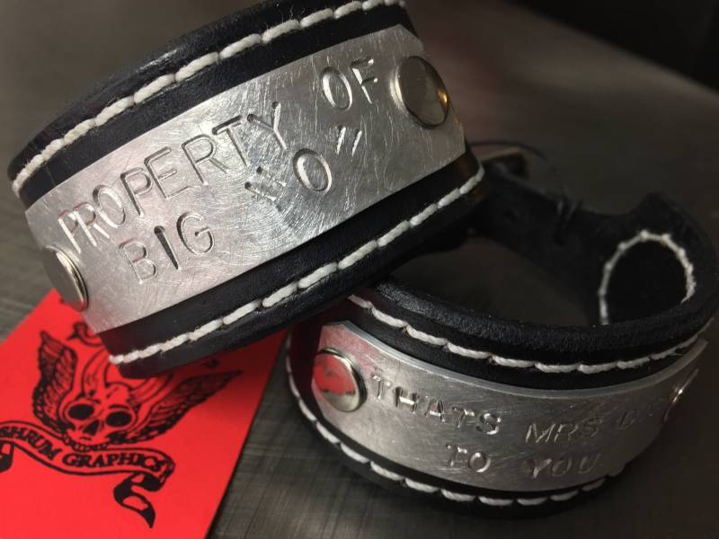 Maßgeschneiderte Lederarmband Maßgeschneiderte Lederarmband von shrumgraphics