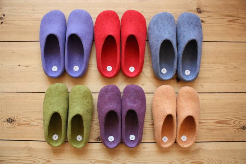 Filzhausschuhe/Filzpuschen Filzpantoffeln Gr. S = 36 - 38, M 39 41 & L 42 44 100% Wolle Aus Einem Stück Rundgefilzt Filzhausschuhe/Filzpuschen Filzpantoffeln Gr. S = 36 - 38, M 39 41 & L 42 44 100% Wolle Aus Einem Stück Rundgefilzt von shyrdakjurte