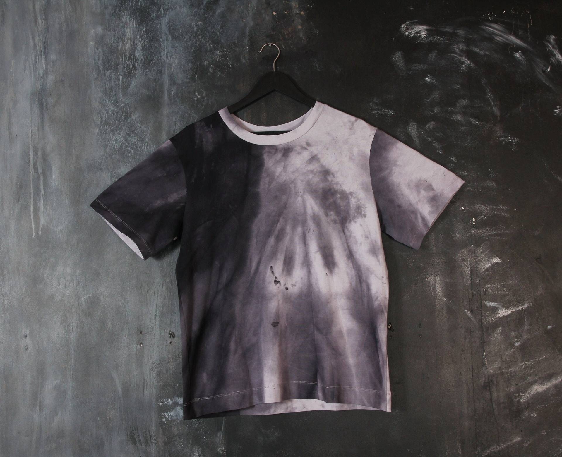 Natural Dyed T-Shirt/Dystopian Burning Man Handmade Herren Small Urban Street Wear Dark Fashion Slow von shyzukastore