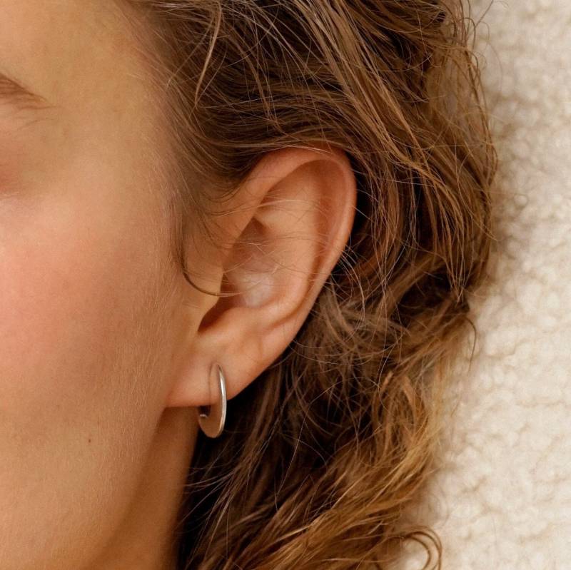 Kleine Silber Creolen, Kompakte Ohrringe, Flache Mini Creolen Für Sie von siayvojewelry