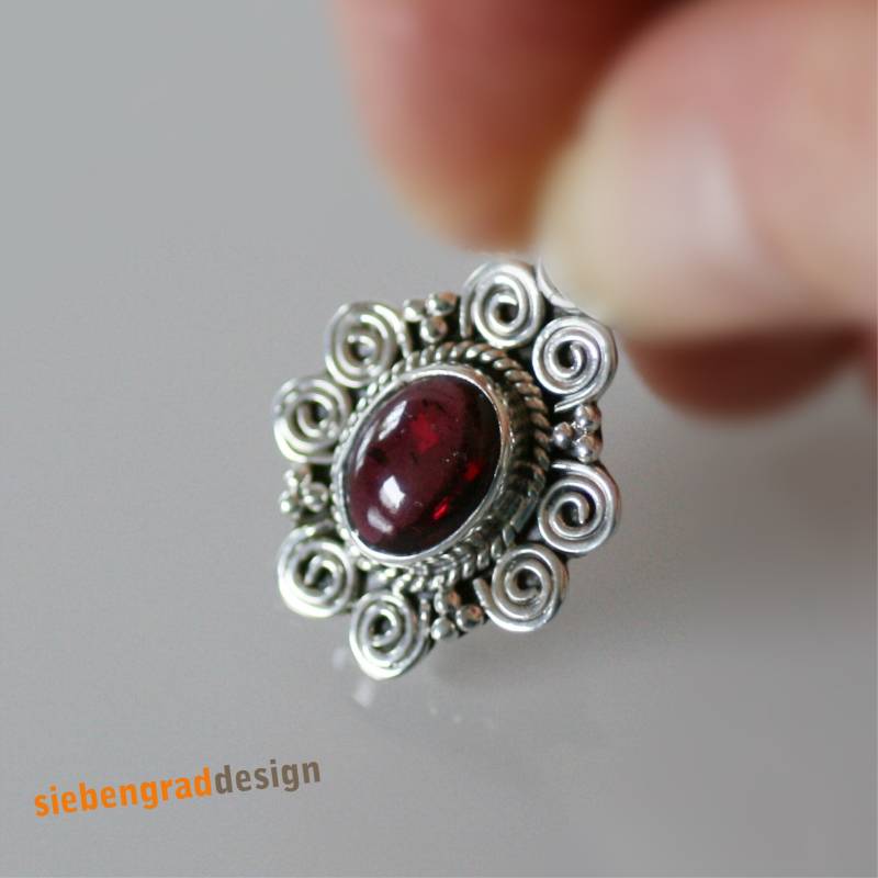 Silber-Kettenanhänger - Granat Oval Verziert Hakr C Sa von siebengrad