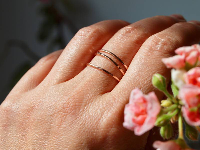 3Er Set Gehämmerte 14K Rose Gold Filled Stapelringe 3Er Set Gehämmerte 14K Rose Gold Filled Stapelringe von siebijoux