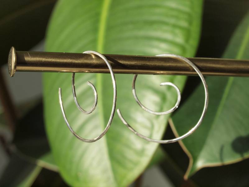 Große Spiral Creolen Gehämmert Und Vergoldet Große Spiral Creolen Gehämmert Und Vergoldet von siebijoux