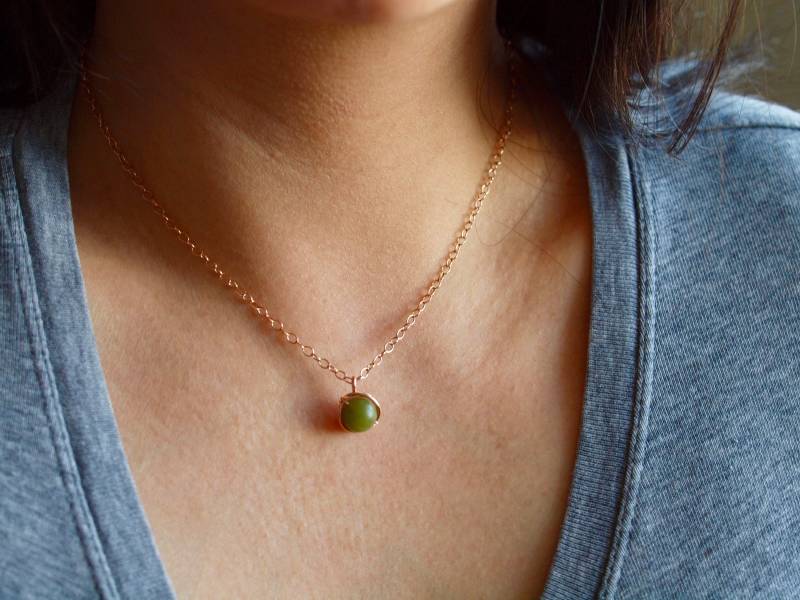 Halskette Für Frauen, Olivgrün, Serpentin Jade Anhänger in 14K Roségold Kette, Muttertagsgeschenk von siebijoux