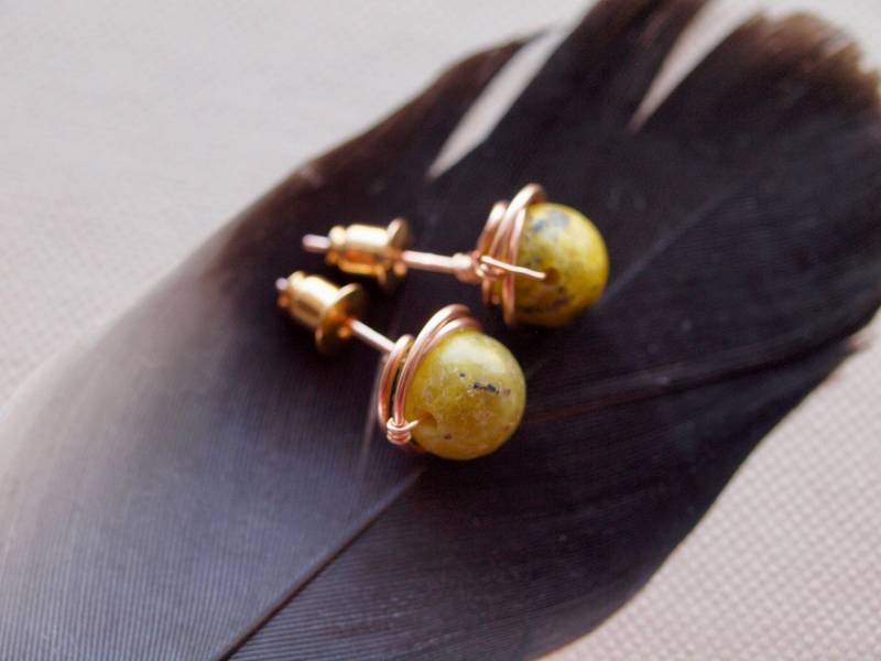 Kleine Ohrstecker Drahtgewickelt, Rosegold Ohrringe, Gelber Türkis Edelstein, 14K Roségold Filled Ohrstecker, Ohrringe Kleine Ohrstecker Drahtgewickelt, Rosegold Ohrringe, Gelber Türkis Edelstein, 14K Roségold Filled Ohrstecker, Ohrringe von siebijoux