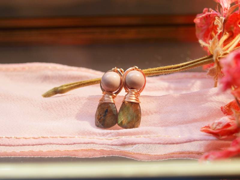 Labradorit Und Jaspis Ohrstecker, Drahtgenäht Mit Roségold Filled von siebijoux