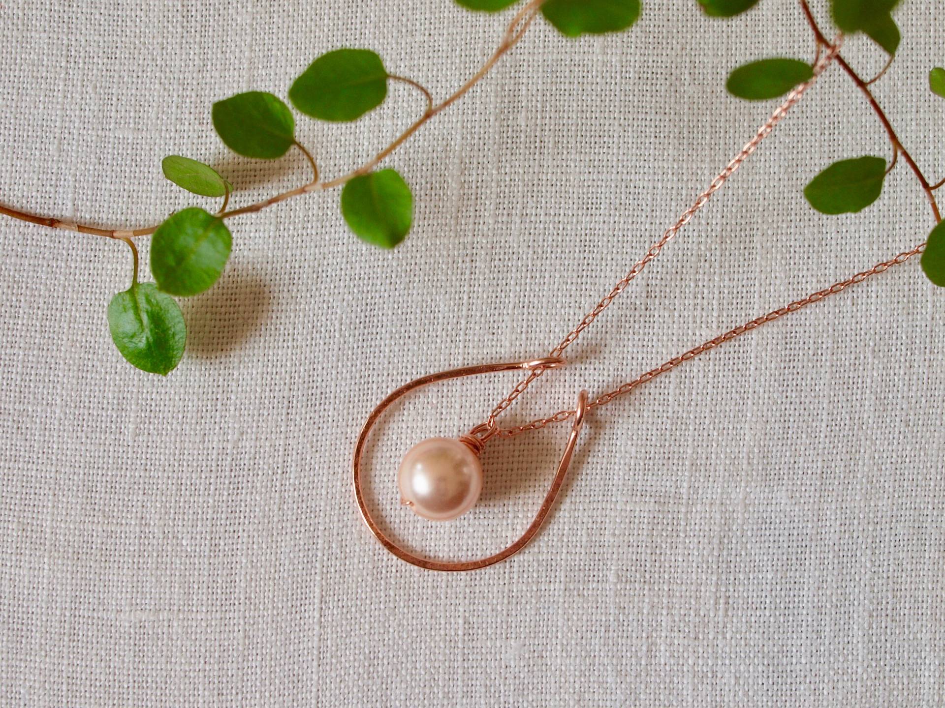 Ovale Reifen Anhänger, Tropfen Anhänger Perle Rose Gold Halskette Abnehmbare Hand Geschmiedet Ovalkäfig, Muttertagsgeschenk von siebijoux