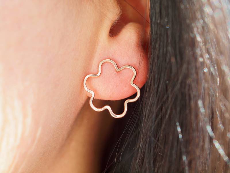 Sechs Blütenblätter Blumen Ohrstecker, Welle Große Ohrstecker in Rose Gold Filled Sechs Blütenblätter Blumen Ohrstecker, Welle Große Ohrstecker in Rose Gold Filled von siebijoux