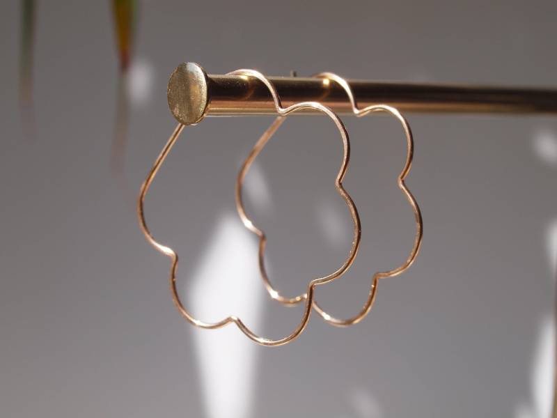 Wellenohrringe, Große Blume, Gehämmert, Leicht Glänzend, Materialoptionen Rosé-Gelbgold Filled, Sterling Silber Wellenohrringe, Große Blume, Gehämmert, Leicht Glänzend, Materialoptionen Rosé-Gelbgold Filled, Sterling Silber von siebijoux
