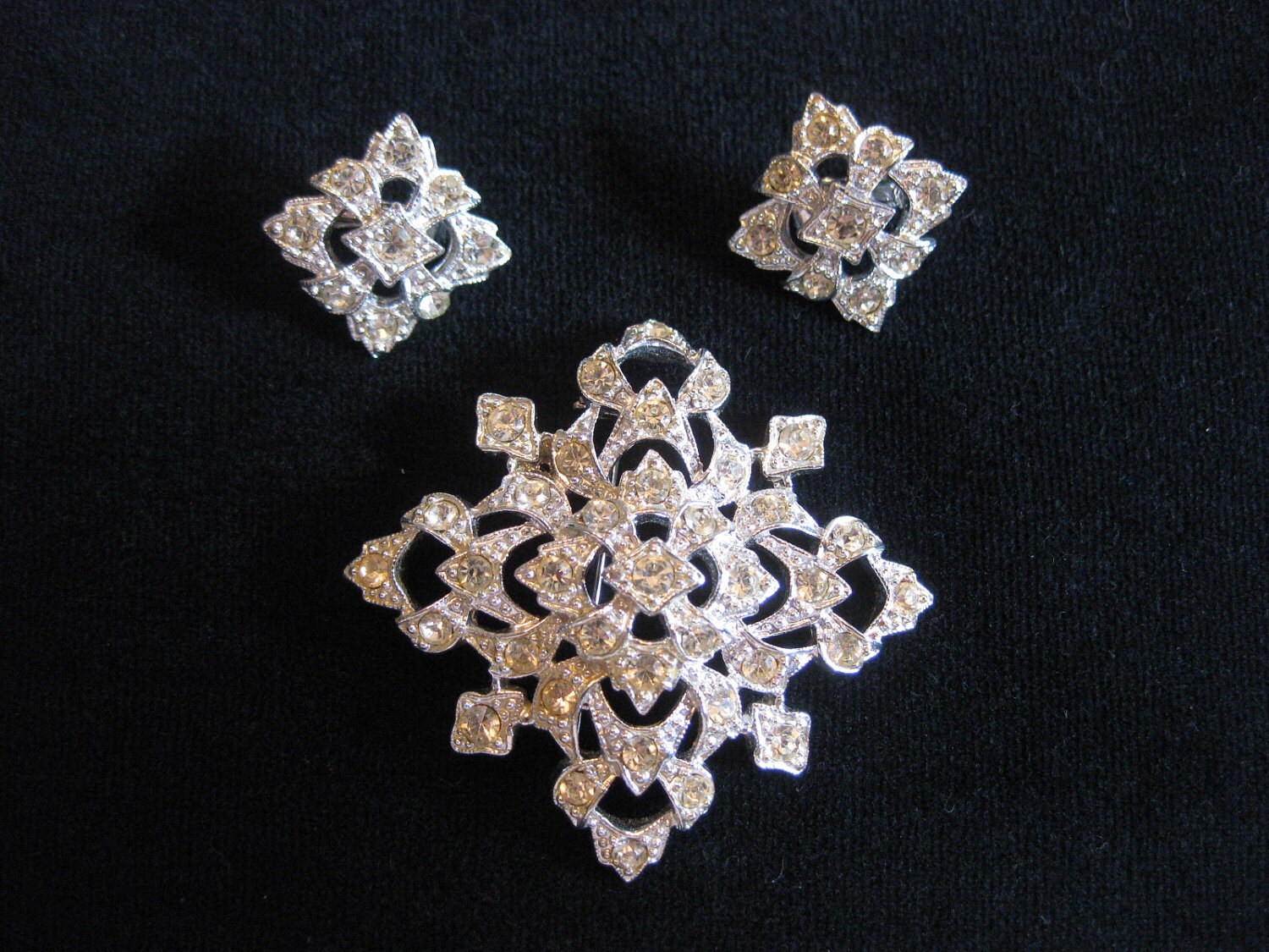 Sarah Coventry Strass Brosche/Clip Ohrringe - Atemberaubende Bling Sarah Coventry Strass Brosche/Clip Ohrringe - Atemberaubende Bling von silbergirl