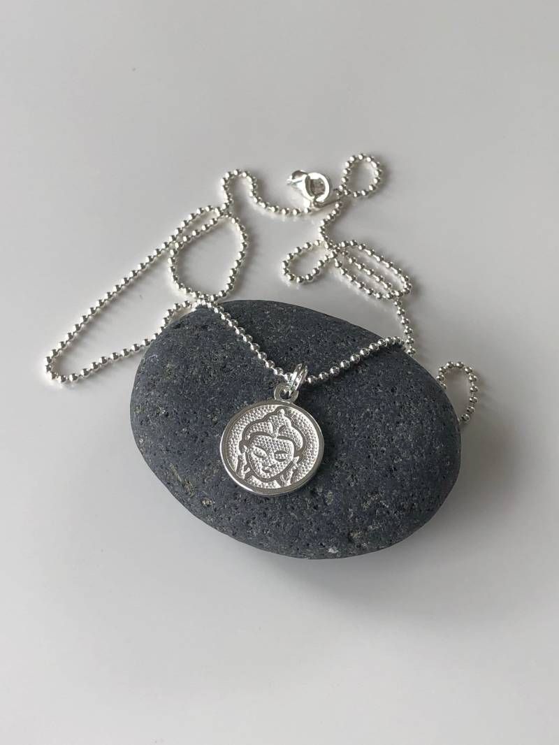 Buddha Kette, Anhänger, Kurze Kugelkette Buddha Kette, Anhänger, Kurze Kugelkette von silberundherzliches