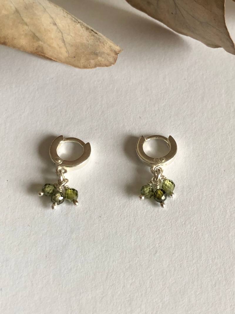 Klappcreolen Mit Grünen Zirkonia, Creolen, Minicreolen, 10 Mm, Geschenk Für Frauen von silberundherzliches