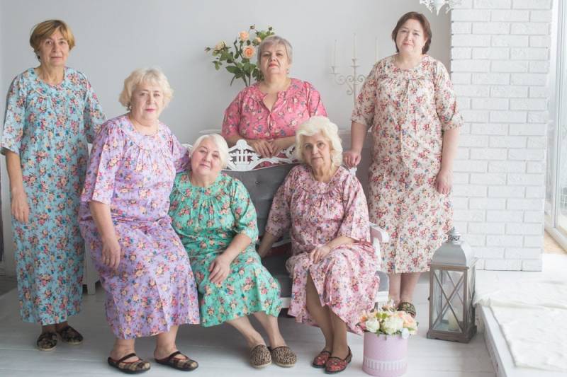 3-Viertel-Ärmel Nachtkleid Für Ältere Menschen - Vintage Floral Chic Muster von silkandmore