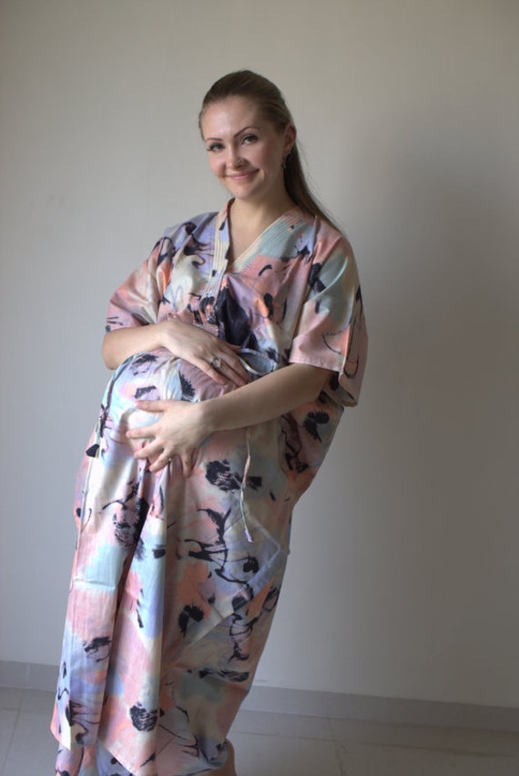 Aquarell Flamingo Knöpfte Krankenhaus Kleid Lieferung Kaftan Perfekt Als Arbeit Stillkleid Mütter Baby-Dusche-Foto-Prop Sein von silkandmore