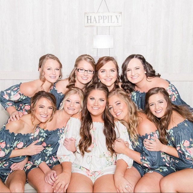 Blueberry Blue Off Schulter Strampler By Silkandmore - Verträumte Engel Song Muster Brautjungfern Geschenke, Strampler, Brautparty von silkandmore