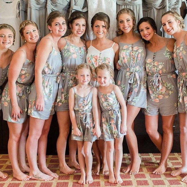 Graue Belted Slip Style Strampler Von Silkandmore - Dreamy Angel Song Muster Bridesmaids Gifts, Strampler, Bridal Party von silkandmore