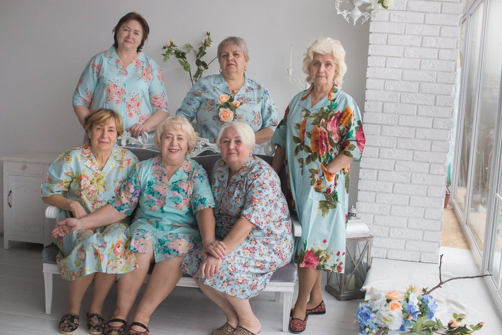 Hellblauer Hausmantel Mit Knopfleiste Für Ältere Menschen von silkandmore