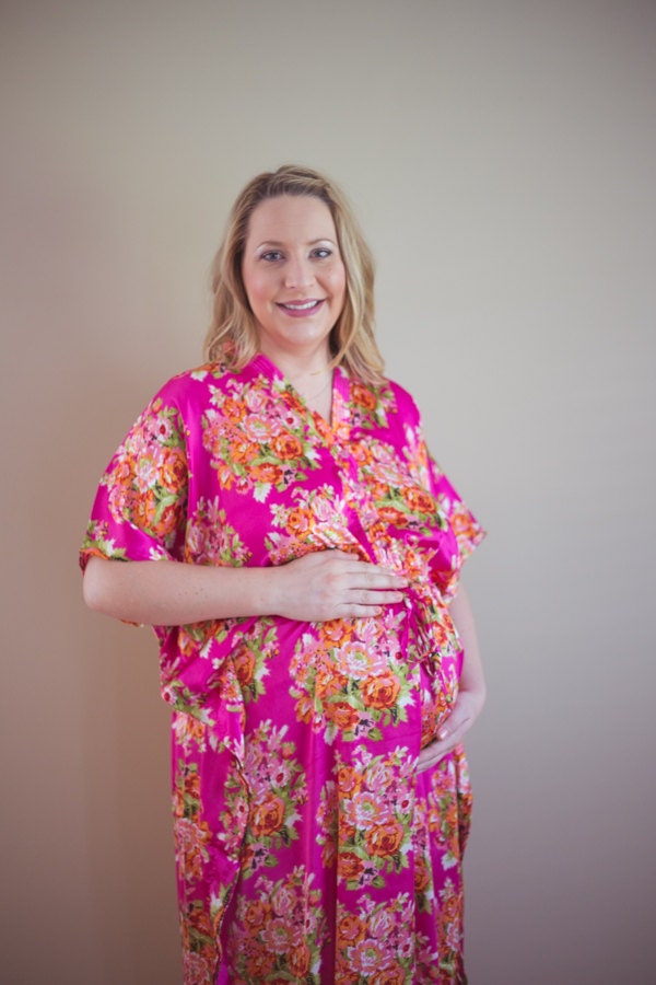 Magenta Seide Vorne Buttoned Krankenhaus Kleid Lieferung Kaftan Perfekt Als Arbeit, Kleid, Pflege Mütter, Baby-Dusche, Foto-Prop von silkandmore