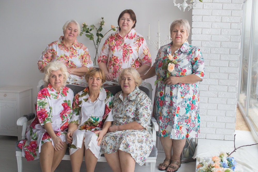 Weißer Hausmantel Mit Knopfleiste Und Kragen Für Ältere Menschen von silkandmore