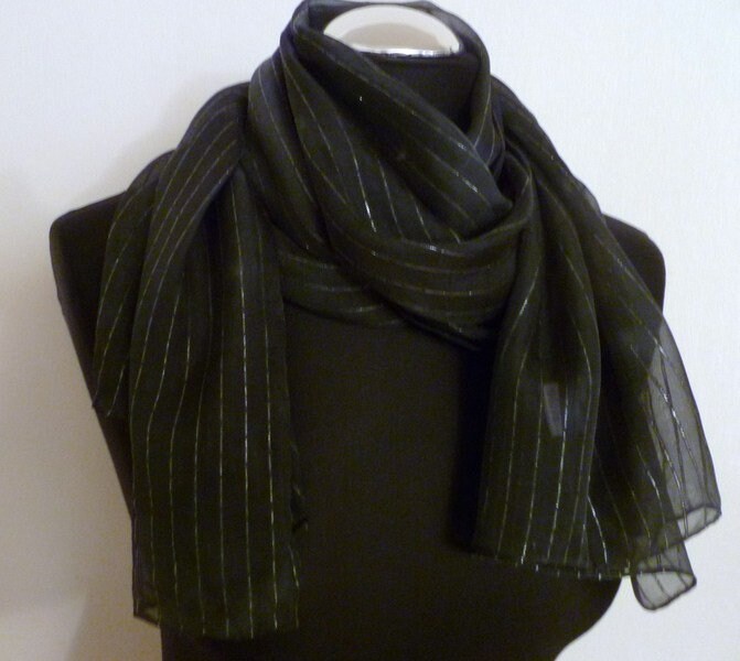 Seidenschal Chiffon Mit Lurexfaden Seidenschal Chiffon Mit Lurexfaden von silkdesignartdeco