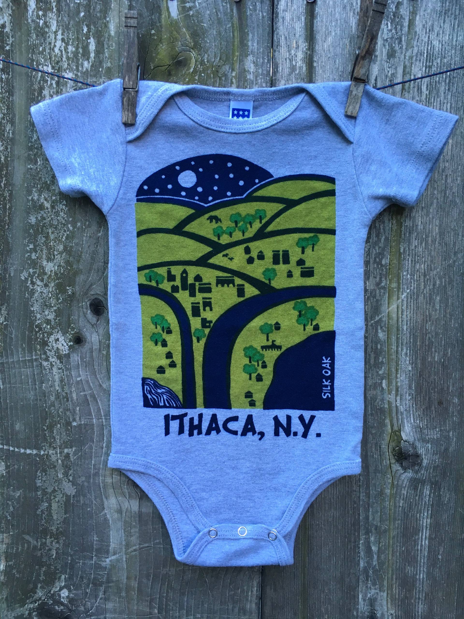 Ithaca Landschaft Säugling Kurzarm Einteiler von silkoak