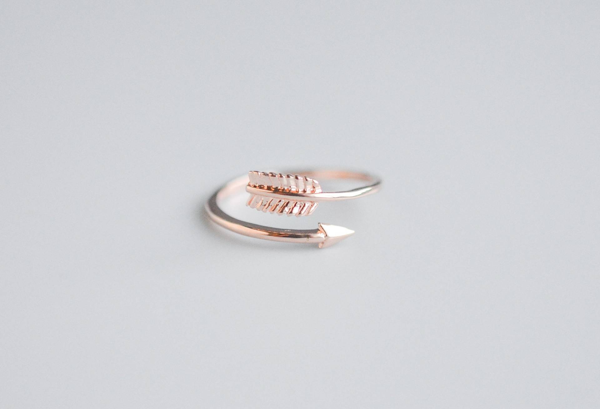 Rosegold Pfeil Ringe Für Frauen, Einstellbare Daumen Ring Weiblich, Minimalist Statement Ring, Fernweh Schmuck Geschenk, Größe 5 6 7 8 9 10 von silverandivy