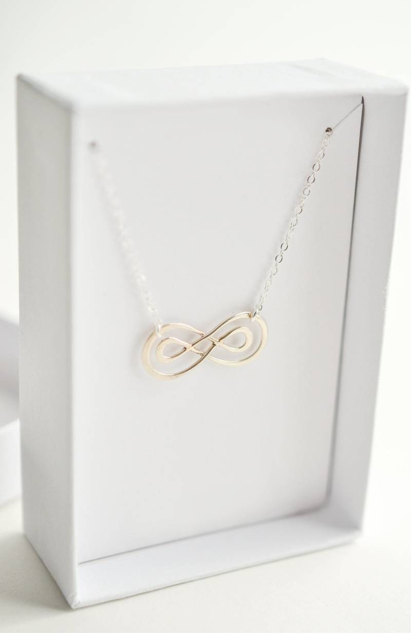 sterling Silber Infinity Halskette Für Frauen, Hochzeitsgeschenk Mutter Der Braut, Danke Brautjungfer Geschenk, Brautparty-Idee Sie von silverandivy